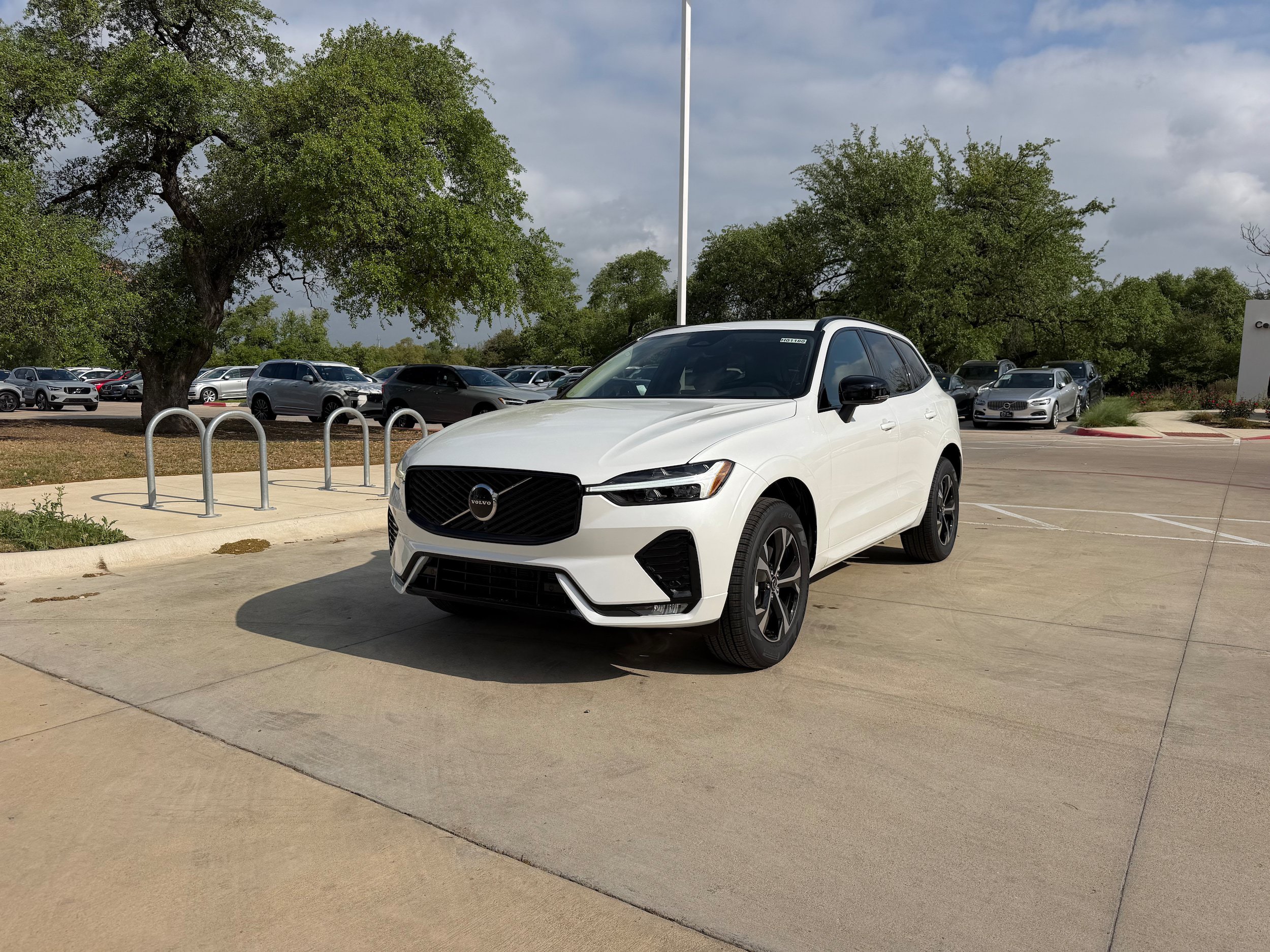 New 2026 Volvo XC60 B5 Core AWD/4WD image 2