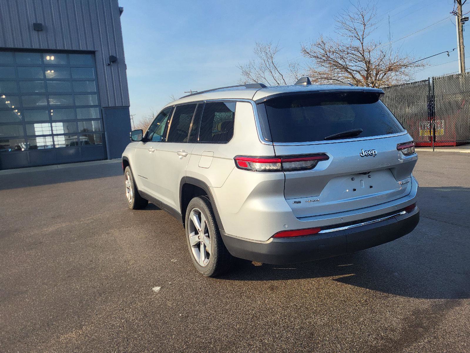 Used 2021 Jeep Grand Cherokee L Limited w/ Luxury Tech Group II image 5