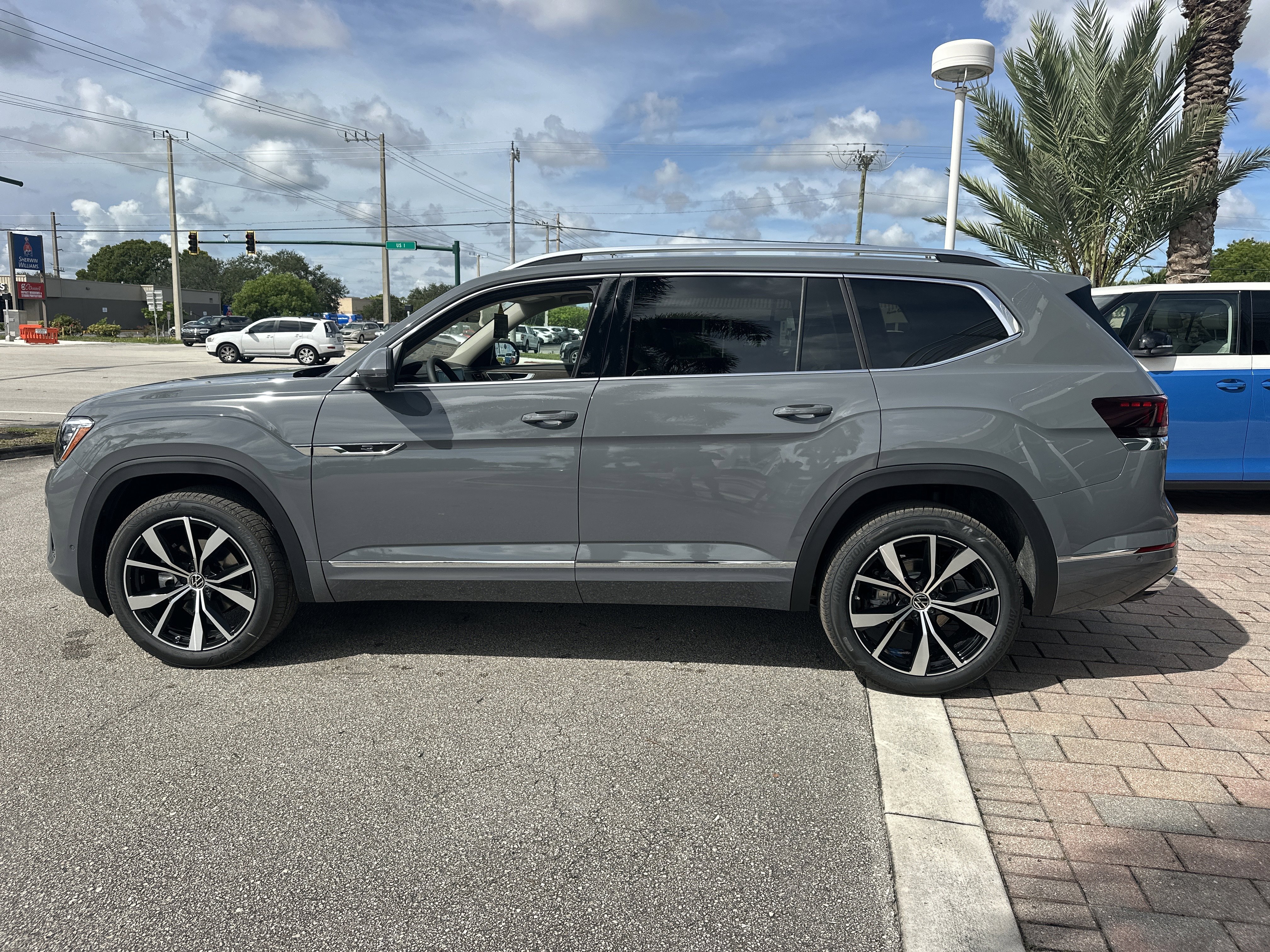 New 2026 Volkswagen Atlas SEL Premium R-Line image 9