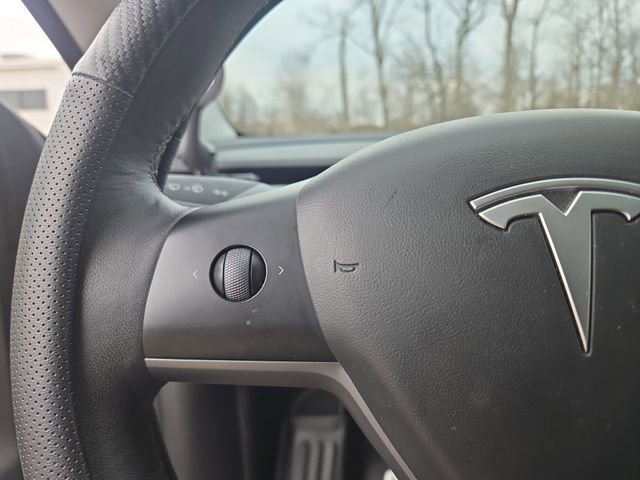 Used 2022 Tesla Model Y Performance image 27