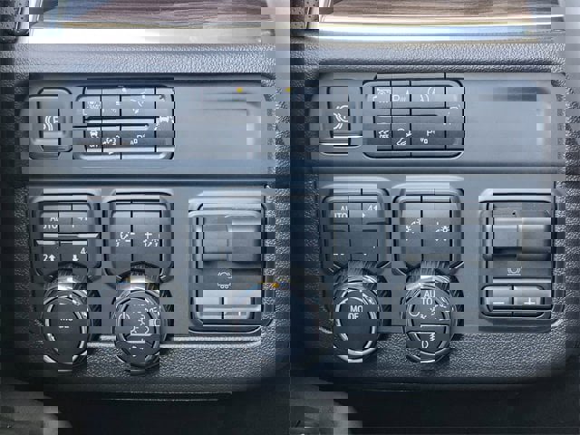 New 2025 Chevrolet Suburban Premier image 17