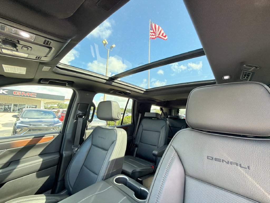 Used 2025 GMC Yukon Denali w/ Sun & Power Step Package AWD/4WD image 25