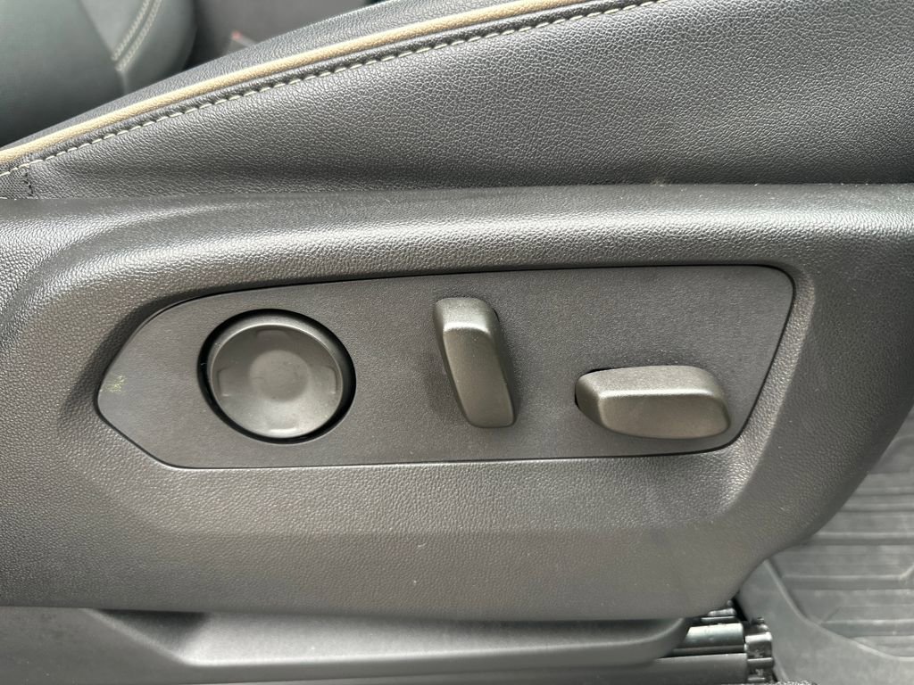 Used 2023 GMC Yukon SLT w/ SLT Luxury Package image 44