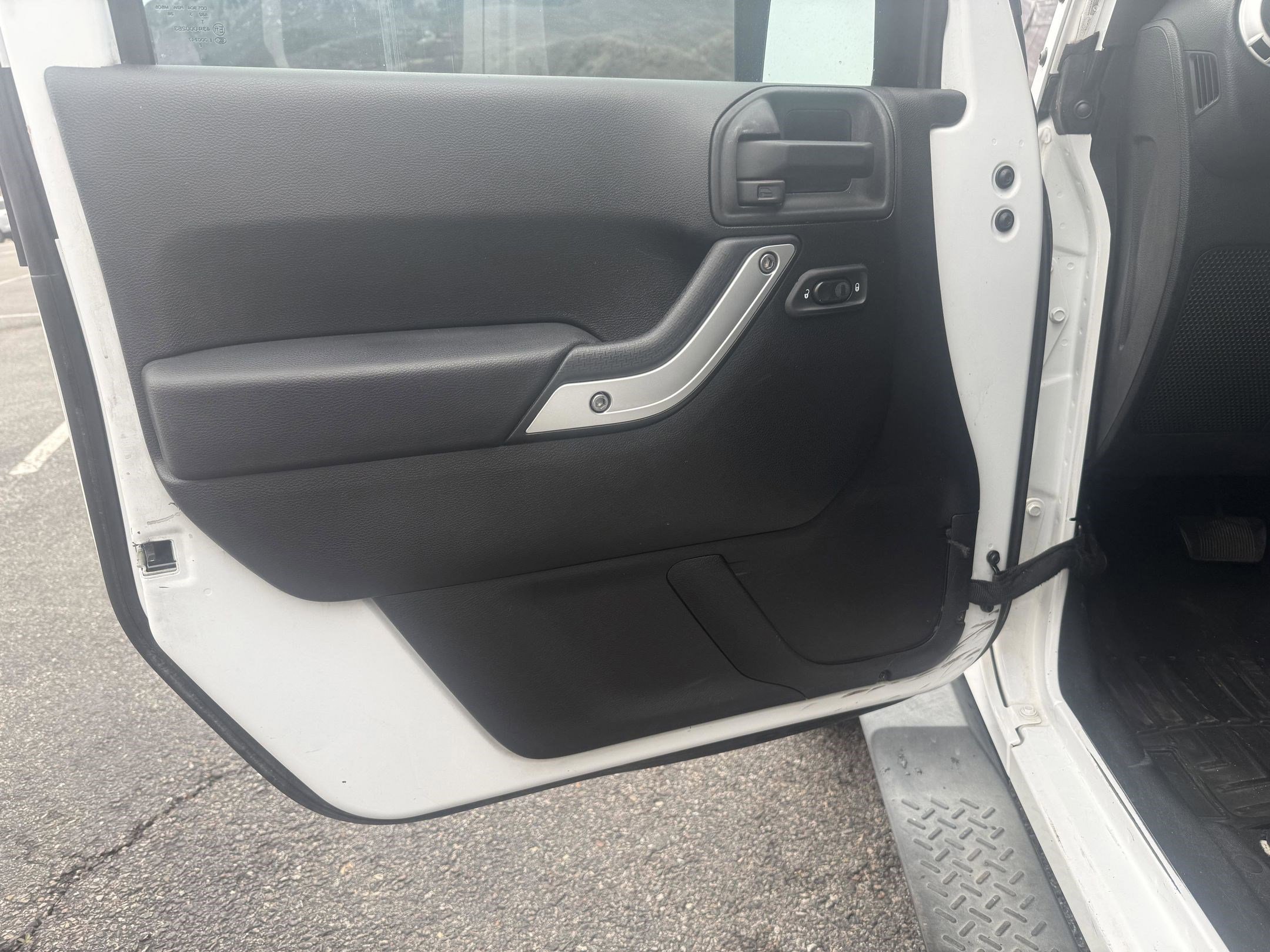 Used 2013 Jeep Wrangler Unlimited Sahara image 19