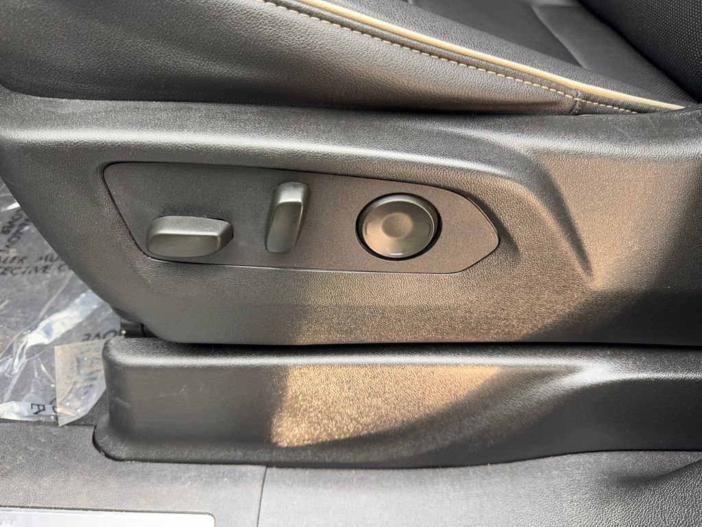 Used 2024 GMC Yukon SLT image 31