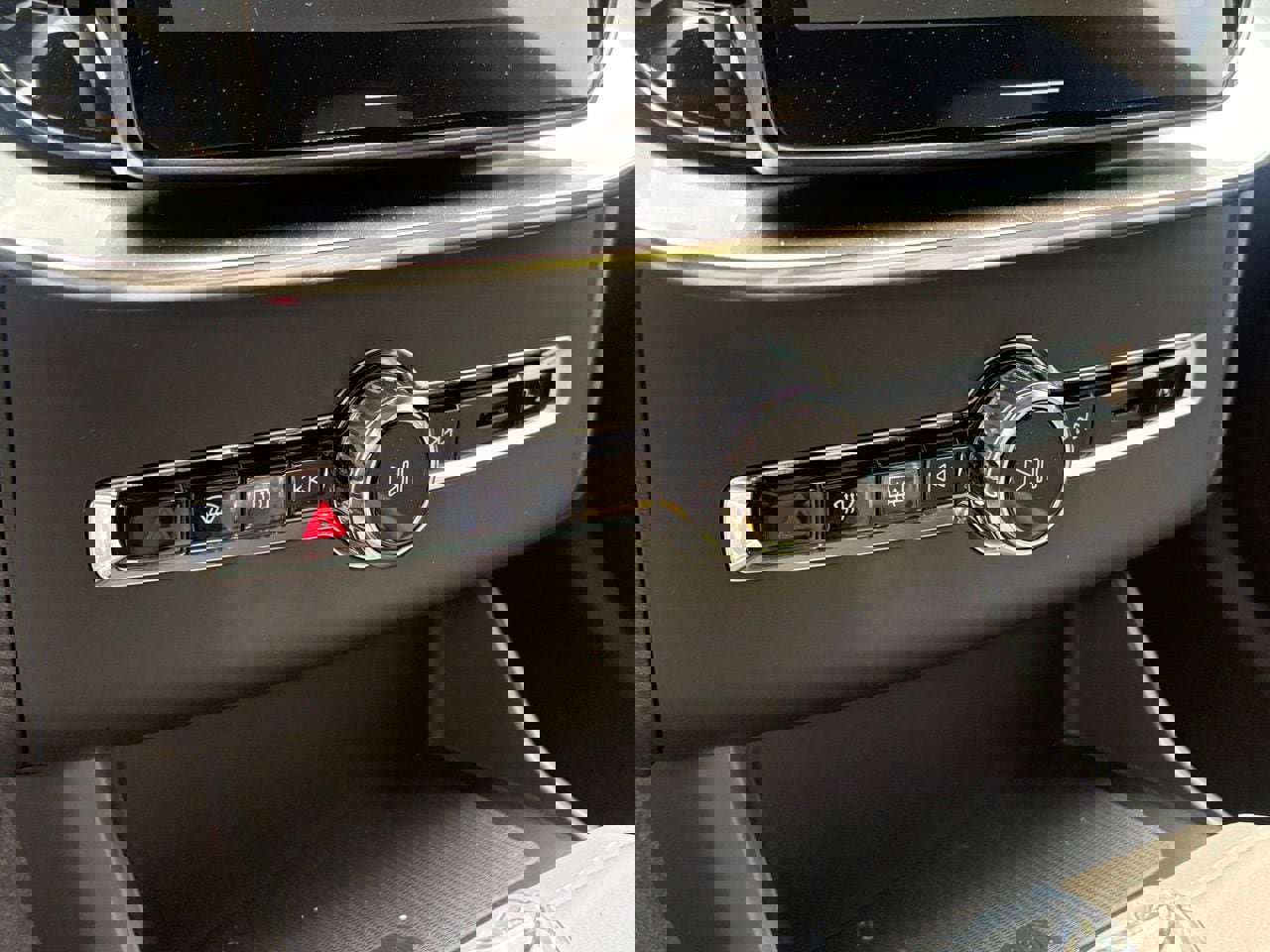 New 2026 Volvo XC90 B6 Ultra w/ Protection Package Premier image 17