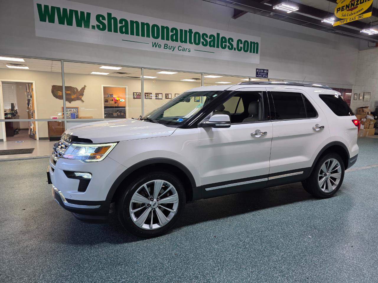 Used 2019 Ford Explorer Limited w/ Ford Safe & Smart Package AWD/4WD image 2