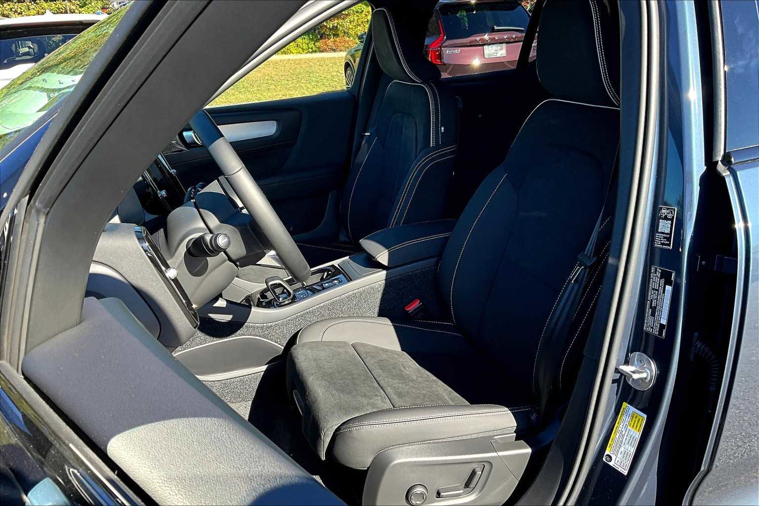 New 2026 Volvo XC40 B5 Ultra w/ Protection Package Premier image 13