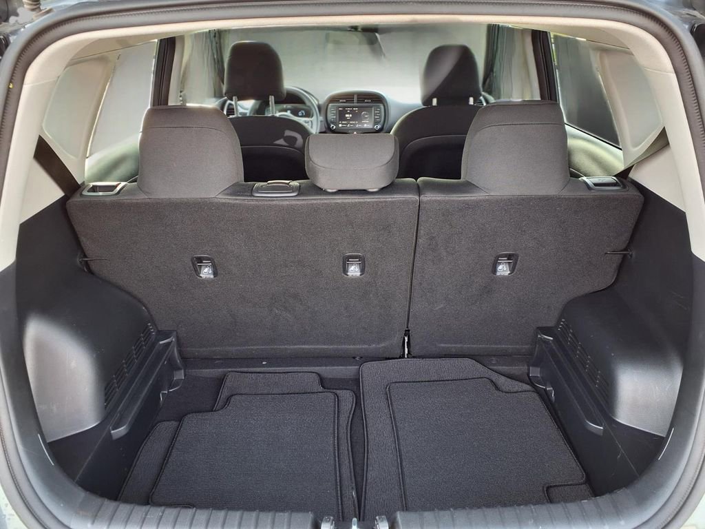 Used 2025 Kia Soul LX w/ LX Technology Package FWD image 24
