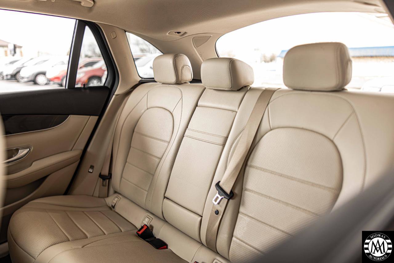 Used 2018 Mercedes-Benz GLC 300 4MATIC w/ Premium Package image 16