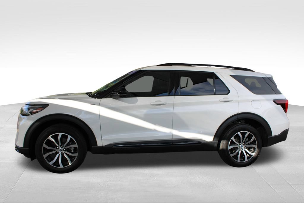 Used 2025 Ford Explorer ST-Line AWD/4WD image 11