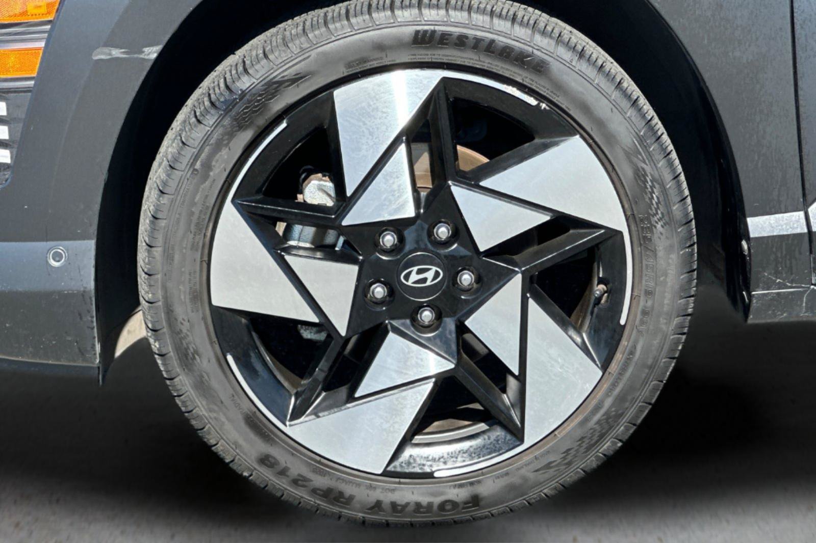Used 2024 Hyundai Kona Limited FWD image 25