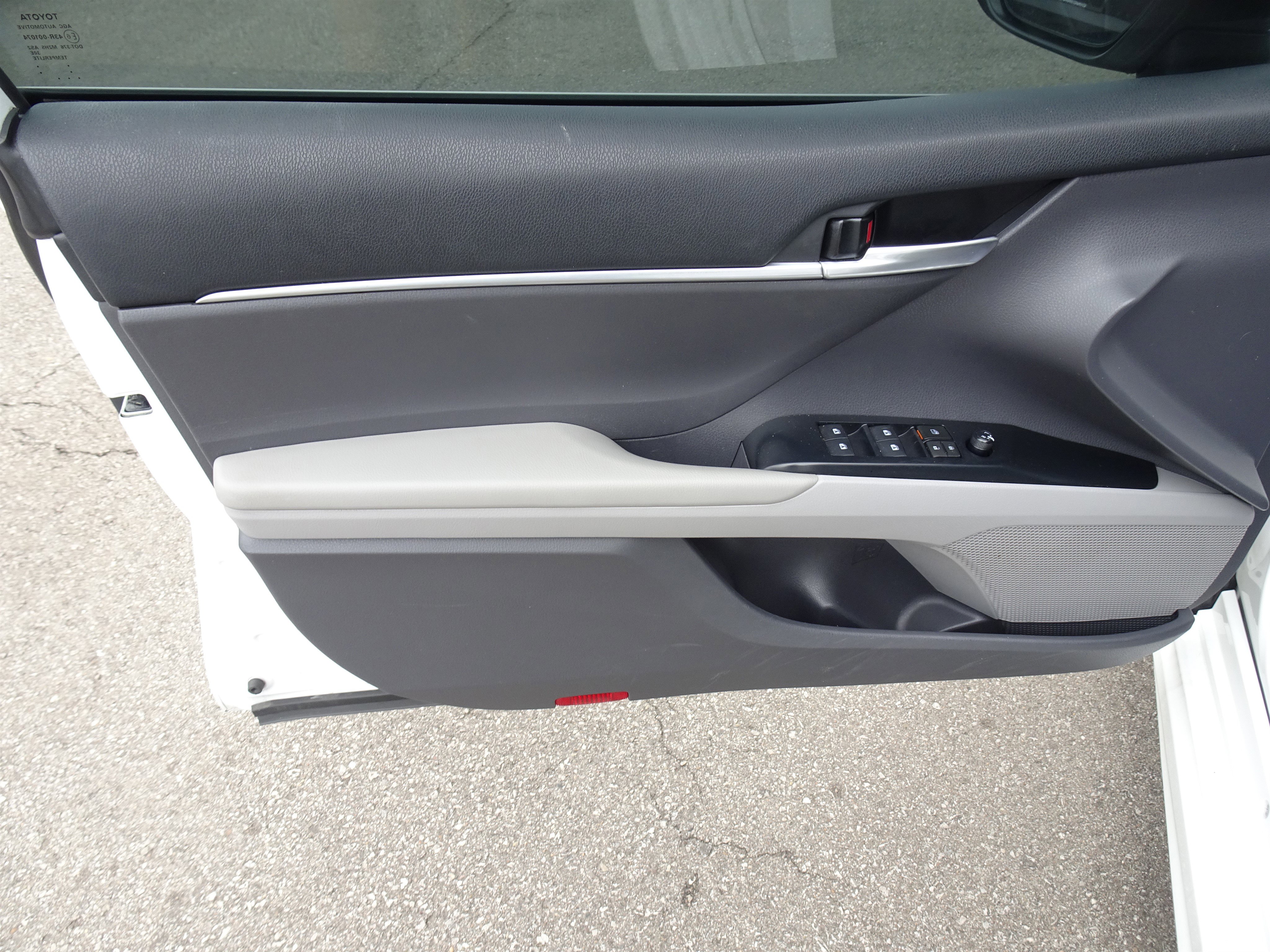 Used 2020 Toyota Camry SE image 12