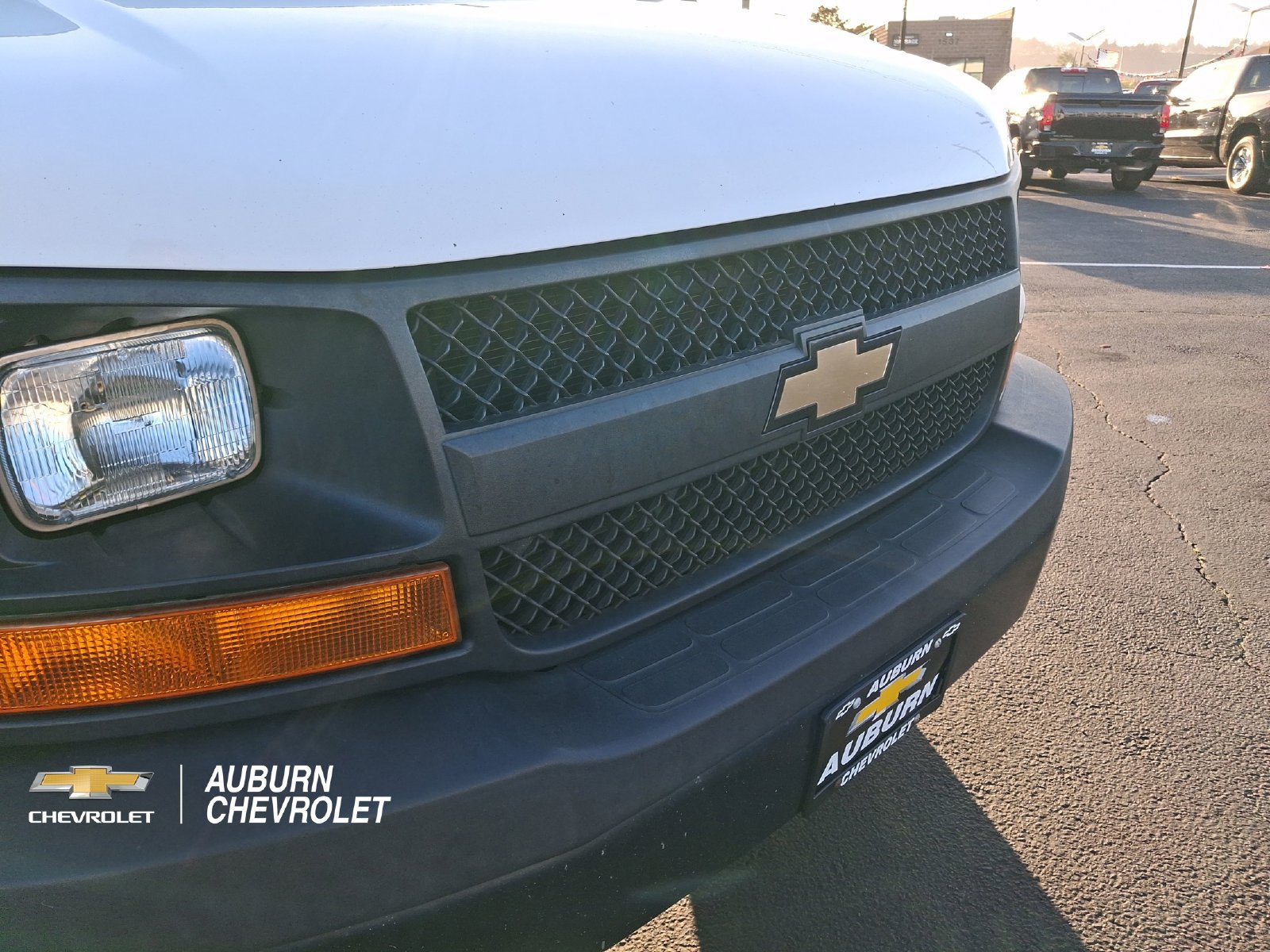 Used 2017 Chevrolet Express 2500 Extended RWD image 24