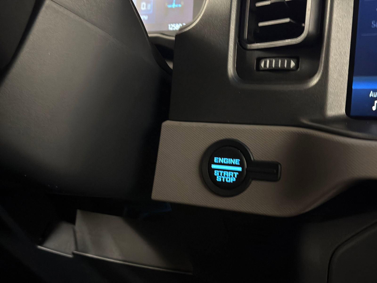 Used 2024 Ford Bronco Wildtrak image 28