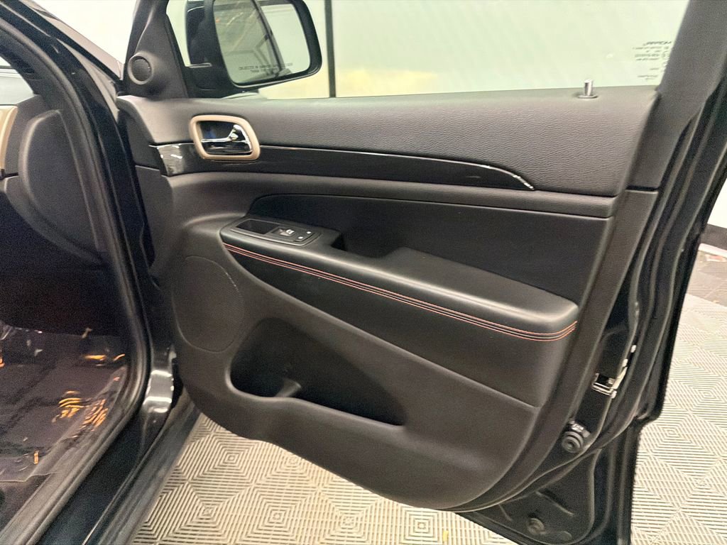Used 2016 Jeep Grand Cherokee Laredo 75th Anniversary RWD image 15