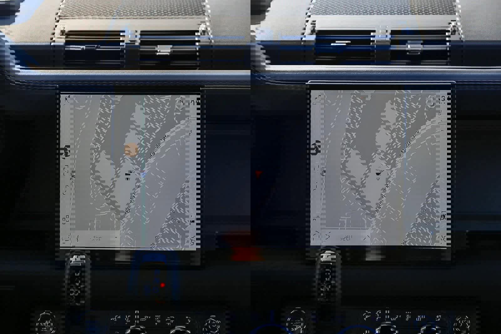 New 2025 Land Rover Defender 130 V8 image 13