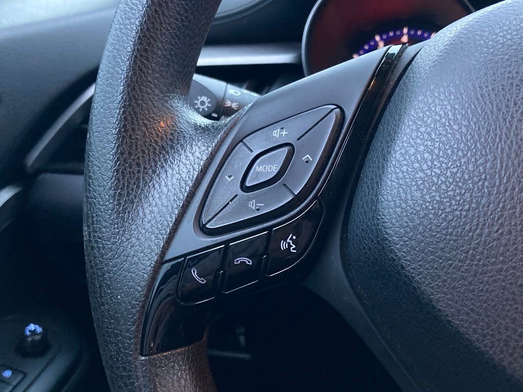 Used 2020 Toyota C-HR LE FWD image 13