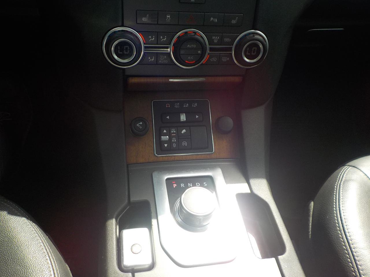 Used 2016 Land Rover LR4 HSE Silver Edition AWD/4WD image 16