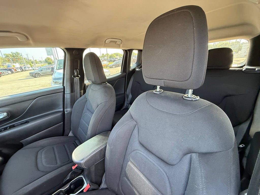 Used 2022 Jeep Renegade Latitude AWD/4WD image 13