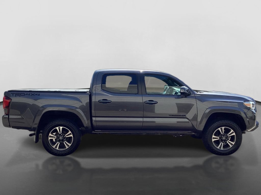 Used 2018 Toyota Tacoma TRD Sport AWD/4WD image 4