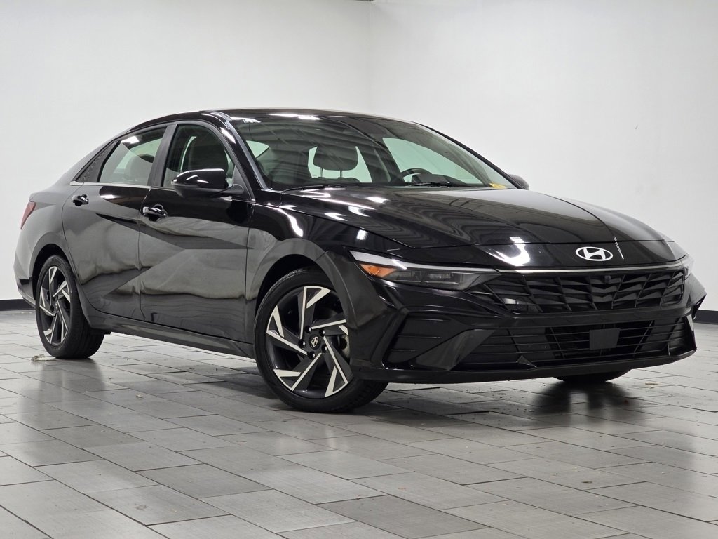 Used 2024 Hyundai Elantra Limited image 2