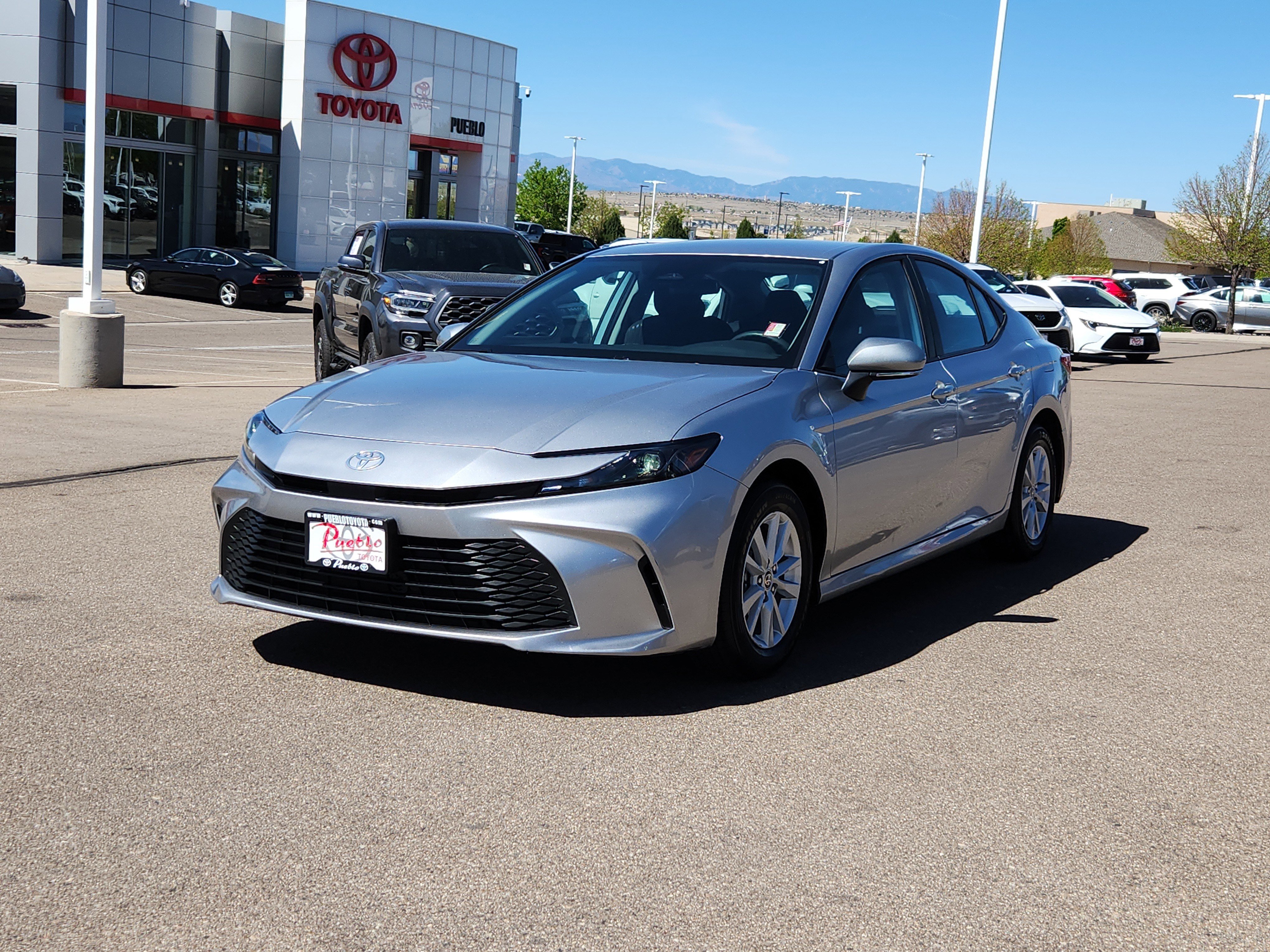 Used 2025 Toyota Camry LE image 4