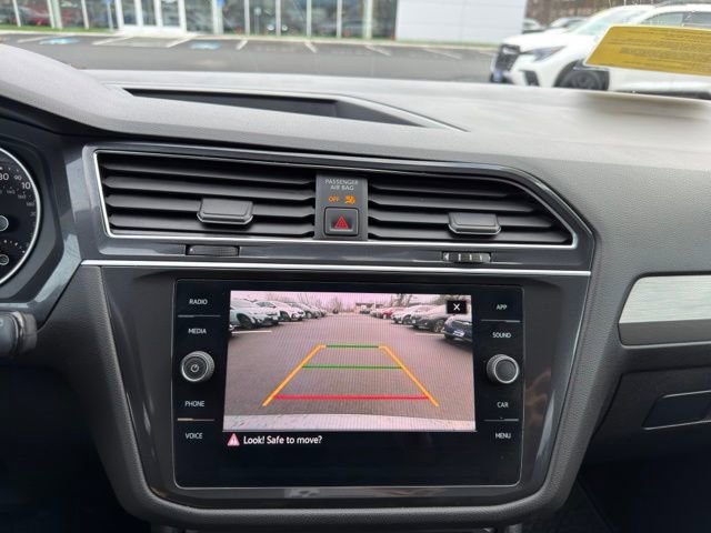 Used 2021 Volkswagen Tiguan SE w/ Panoramic Sunroof Package image 10