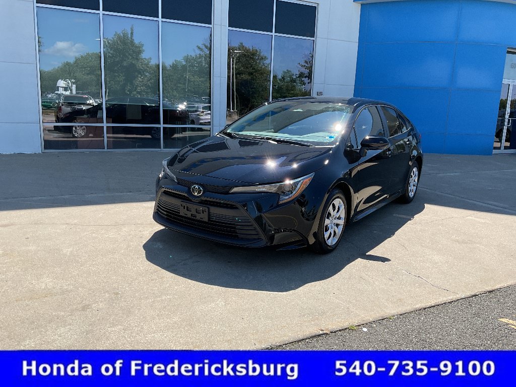Used 2024 Toyota Corolla LE FWD image 2