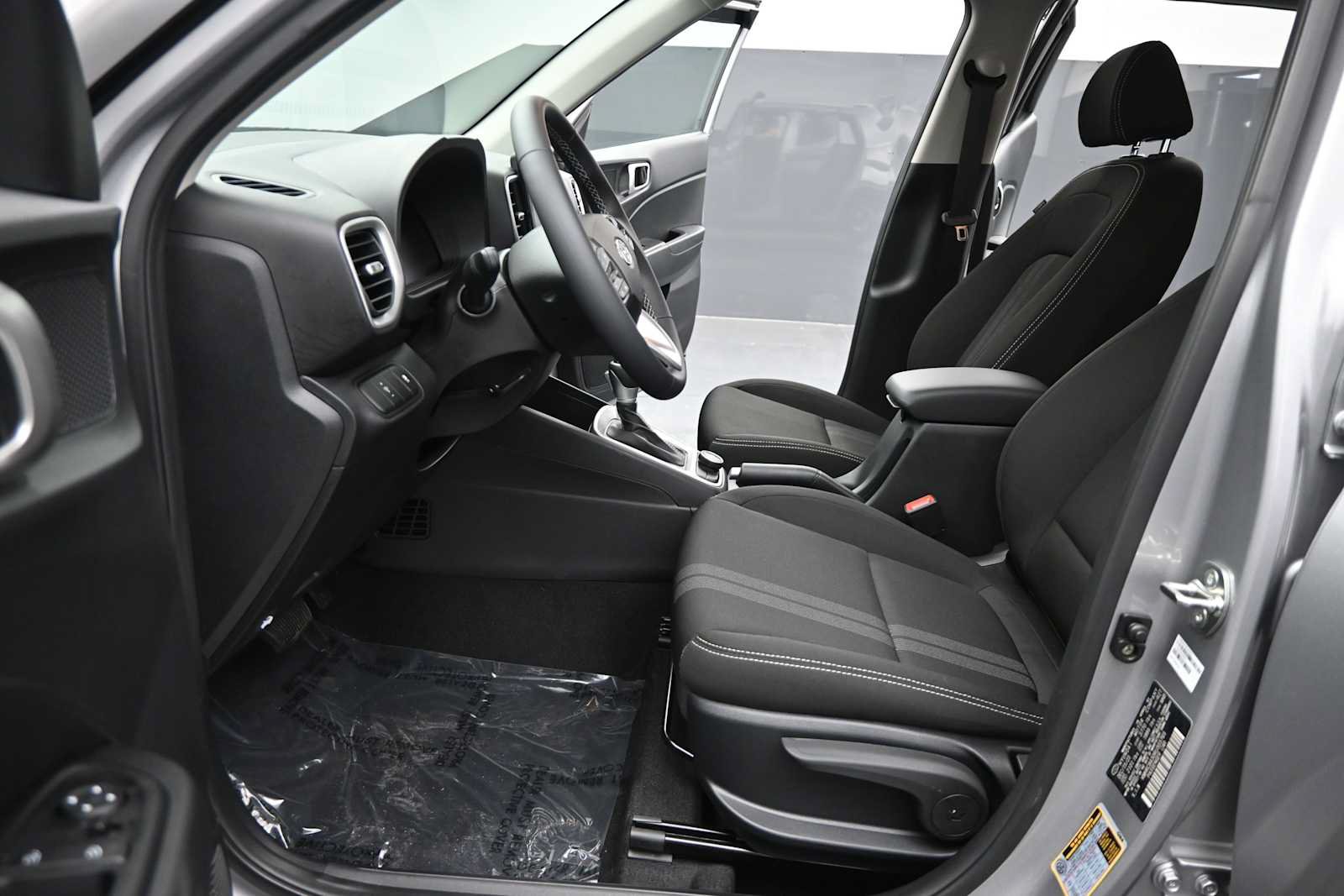 Used 2024 Hyundai Venue SEL FWD image 15