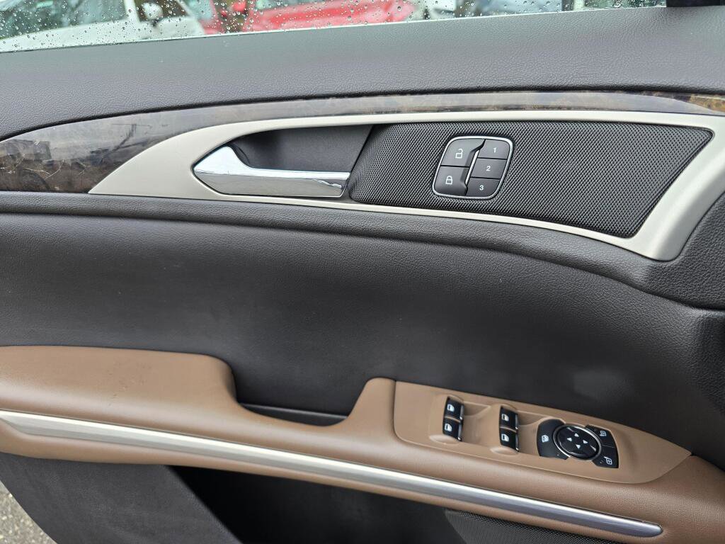 Used 2013 Lincoln MKZ Hybrid image 33