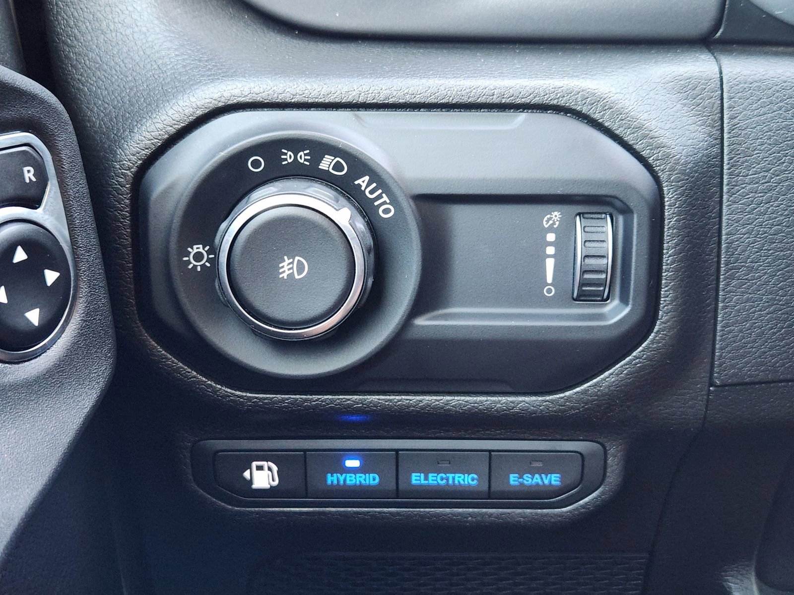 Used 2023 Jeep Wrangler Unlimited w/ Cold Weather Group image 33