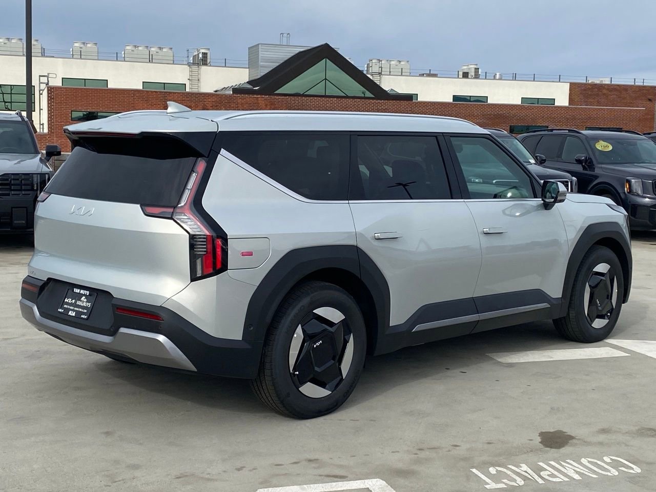 New 2026 Kia EV9 Wind image 2