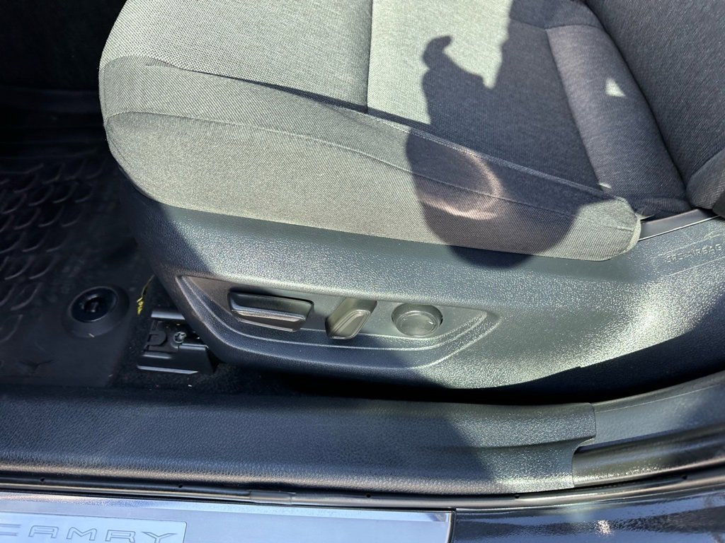 Used 2025 Toyota Camry LE w/ Convenience Package image 14