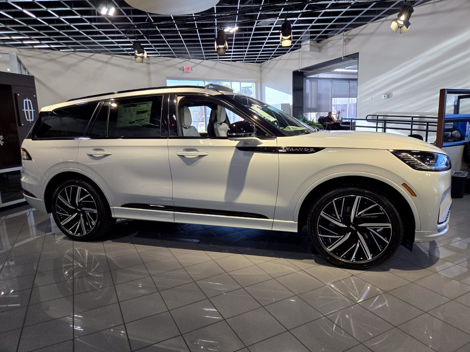 New 2027 Lincoln Aviator Black Label w/ Jet Appearance Package AWD/4WD image 3