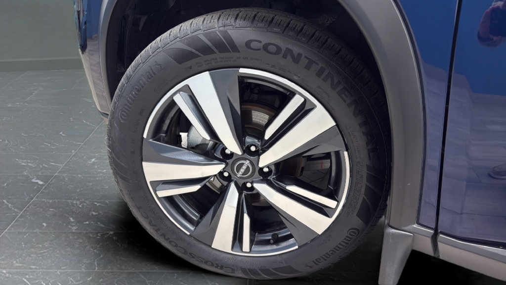 Used 2025 Nissan Rogue SL AWD/4WD image 35