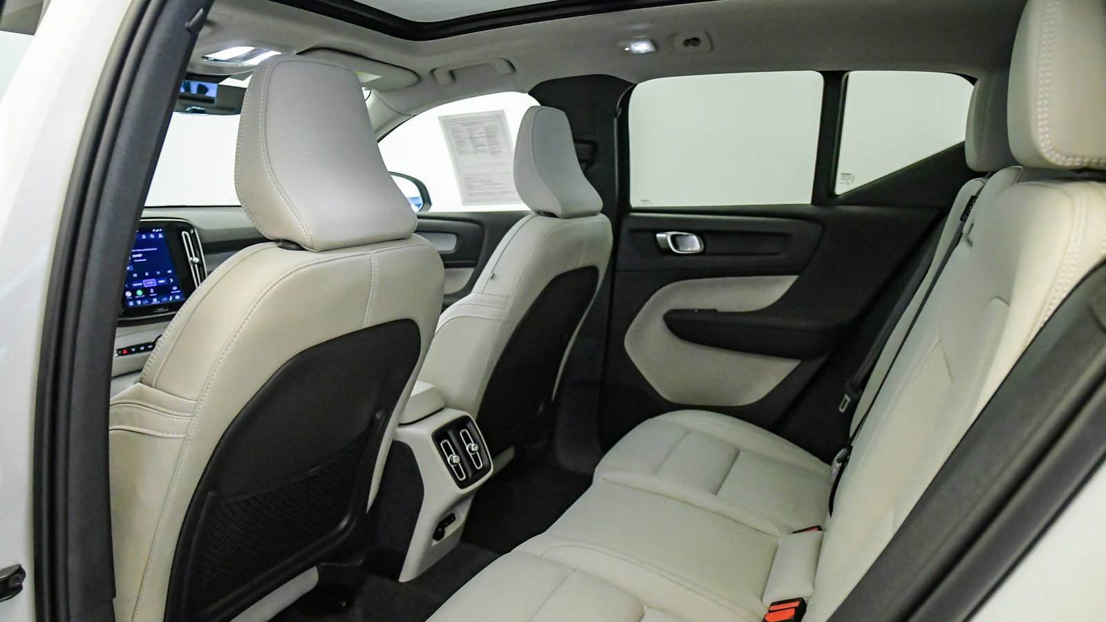 Certified 2026 Volvo XC40 B5 Plus w/ Protection Package Premier AWD/4WD image 19