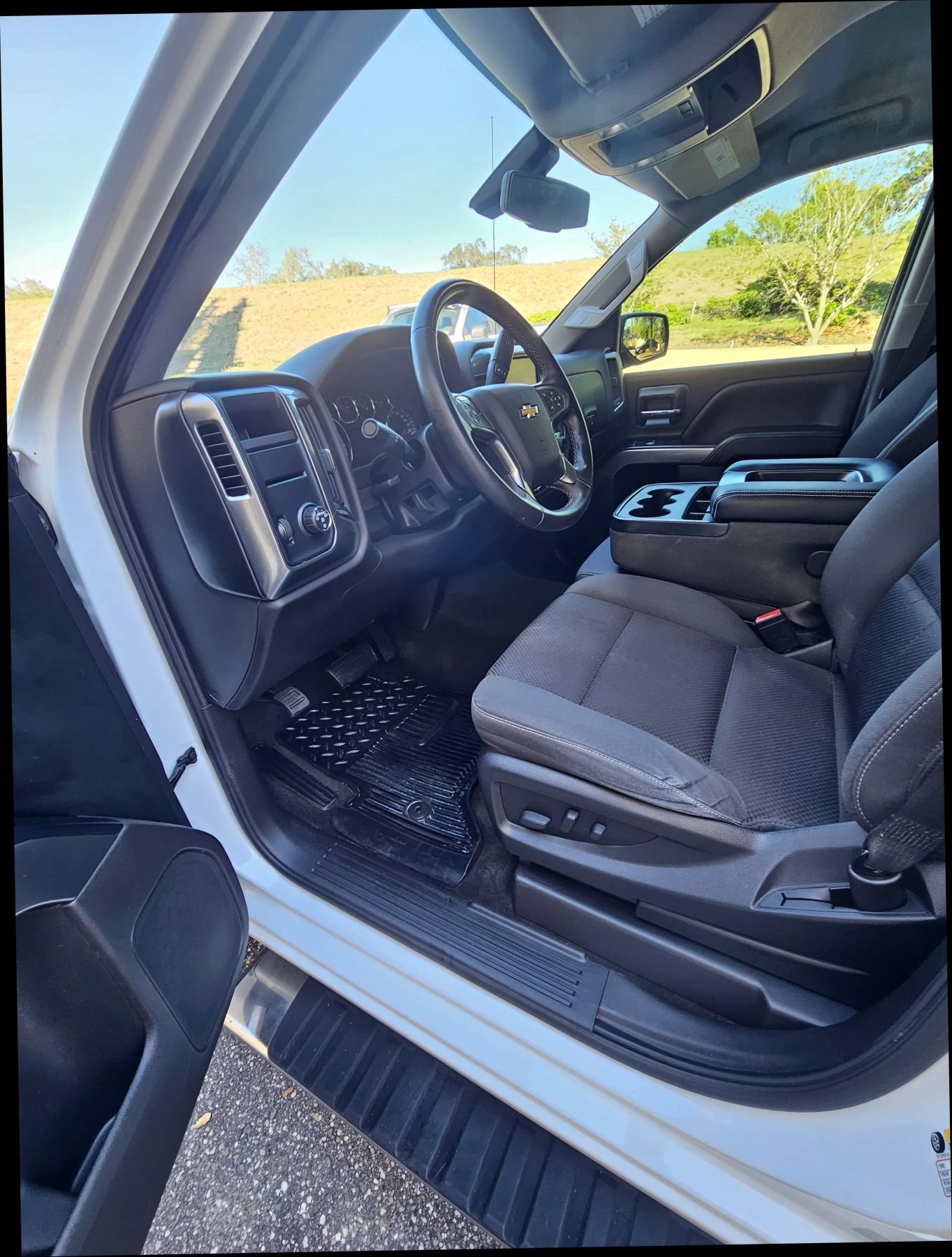 Used 2018 Chevrolet Silverado 1500 LT w/ LT Eassist Package RWD image 26