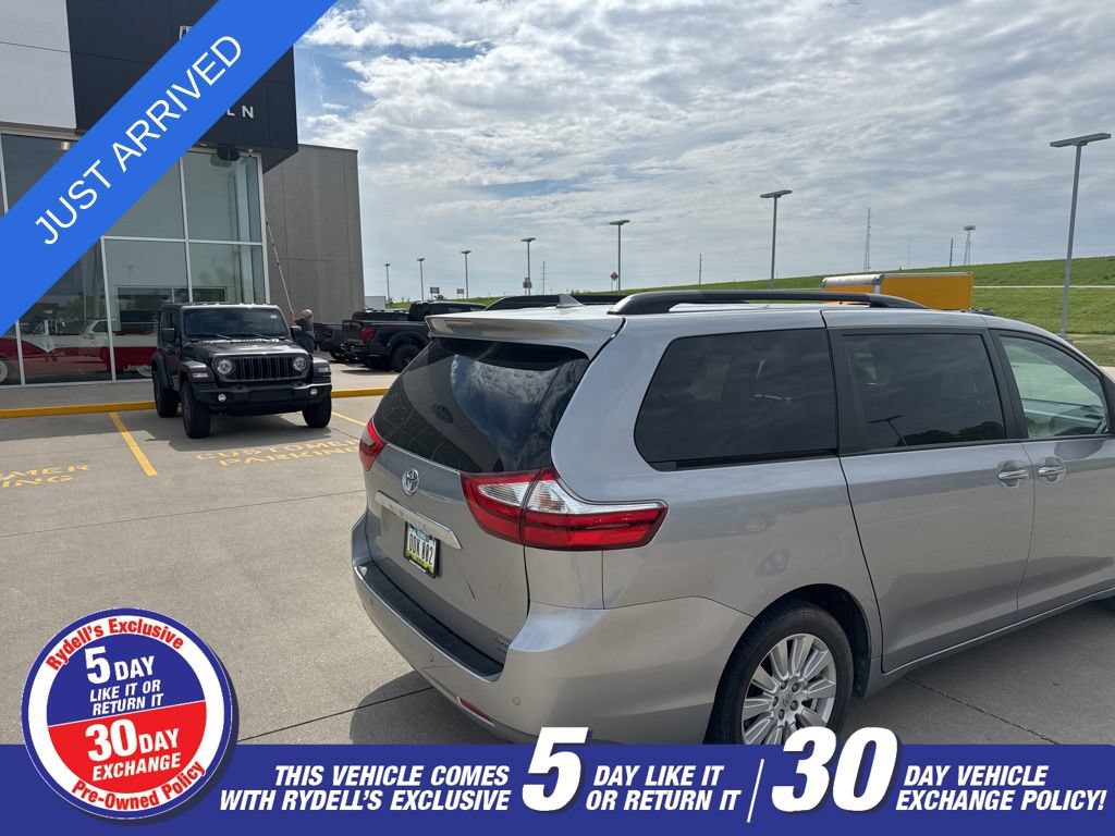 Used 2017 Toyota Sienna Limited AWD/4WD image 5