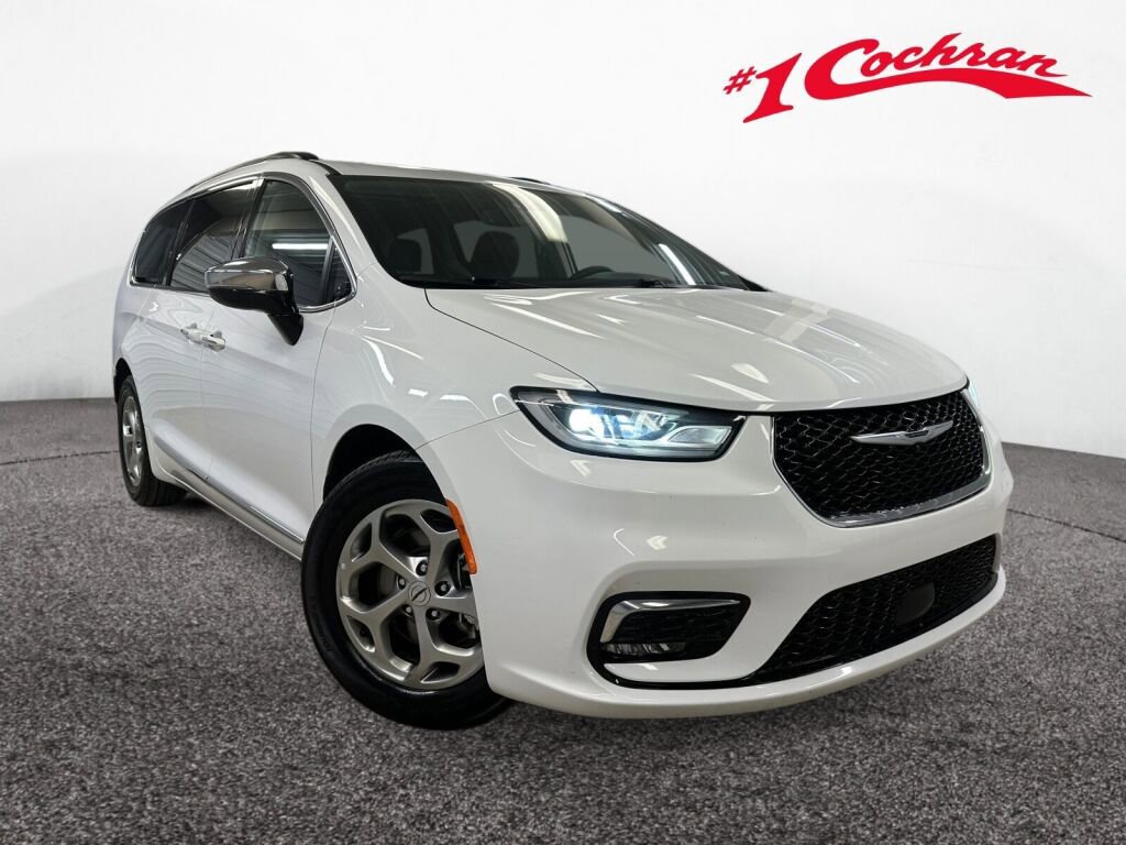 Used 2023 Chrysler Pacifica Limited image 1