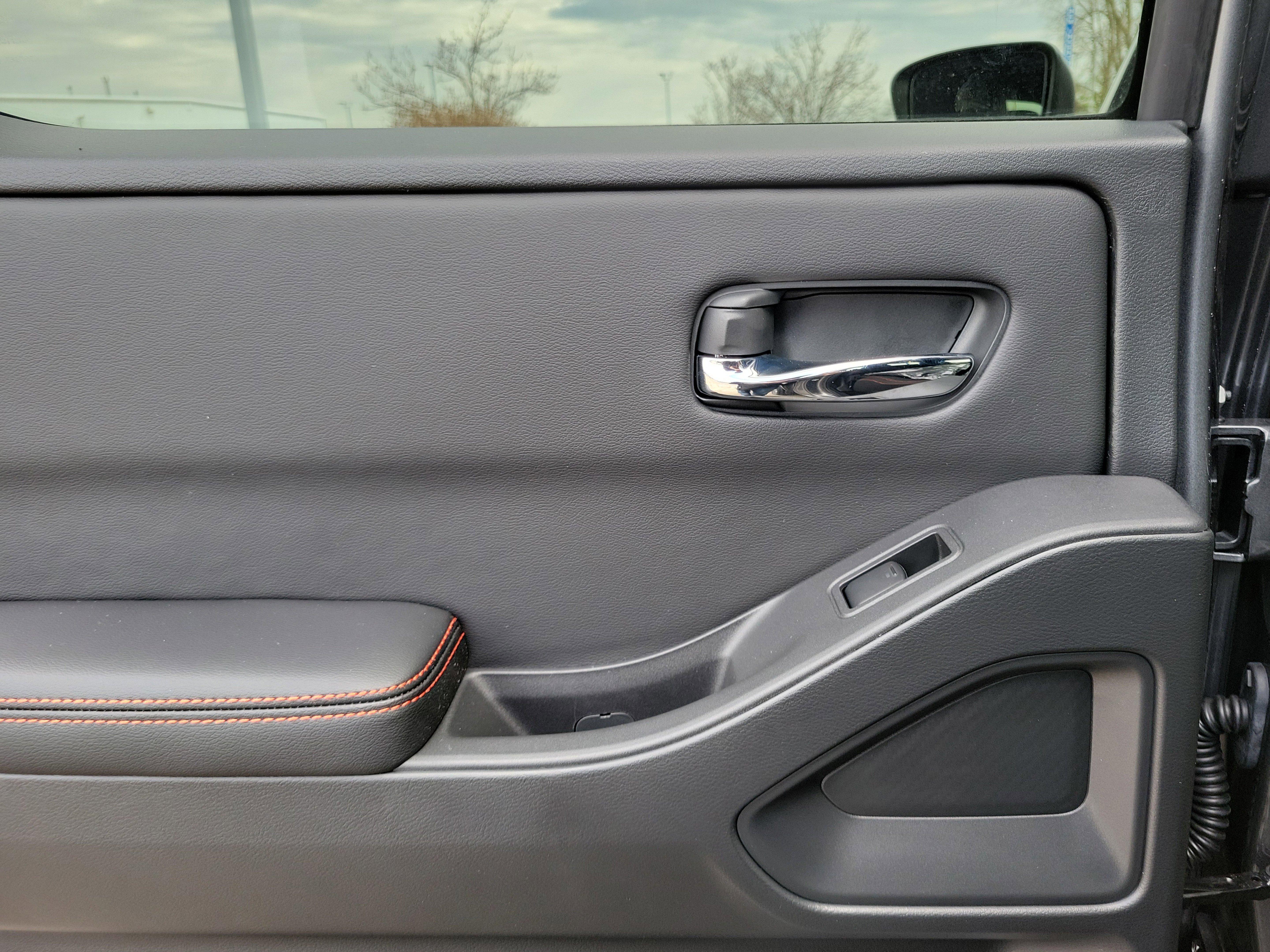 Used 2025 Nissan Frontier PRO-4X w/ Pro Convenience Package image 12