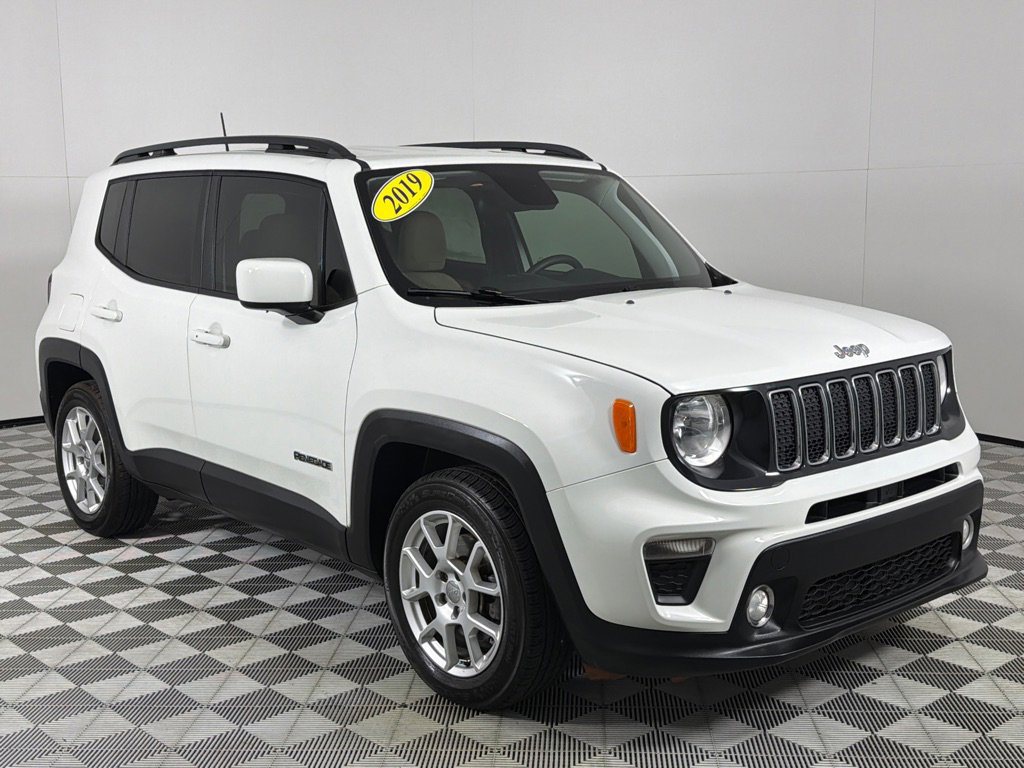 Used 2019 Jeep Renegade Latitude w/ UConnect 8.4 Nav Group image 3