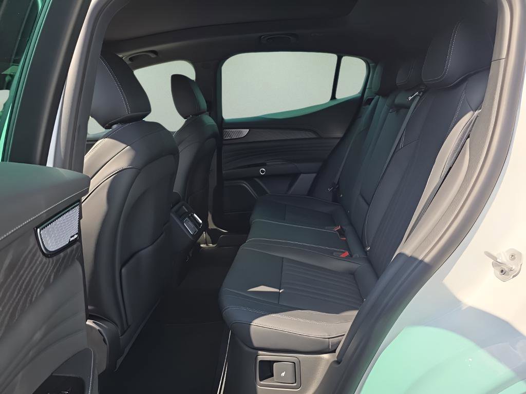 New 2025 Maserati Grecale GT image 30