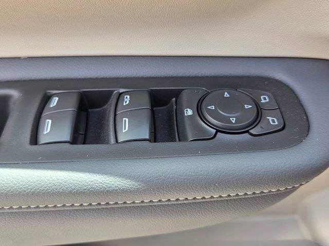 Used 2022 GMC Terrain Denali w/ Denali Premium Package AWD/4WD image 23