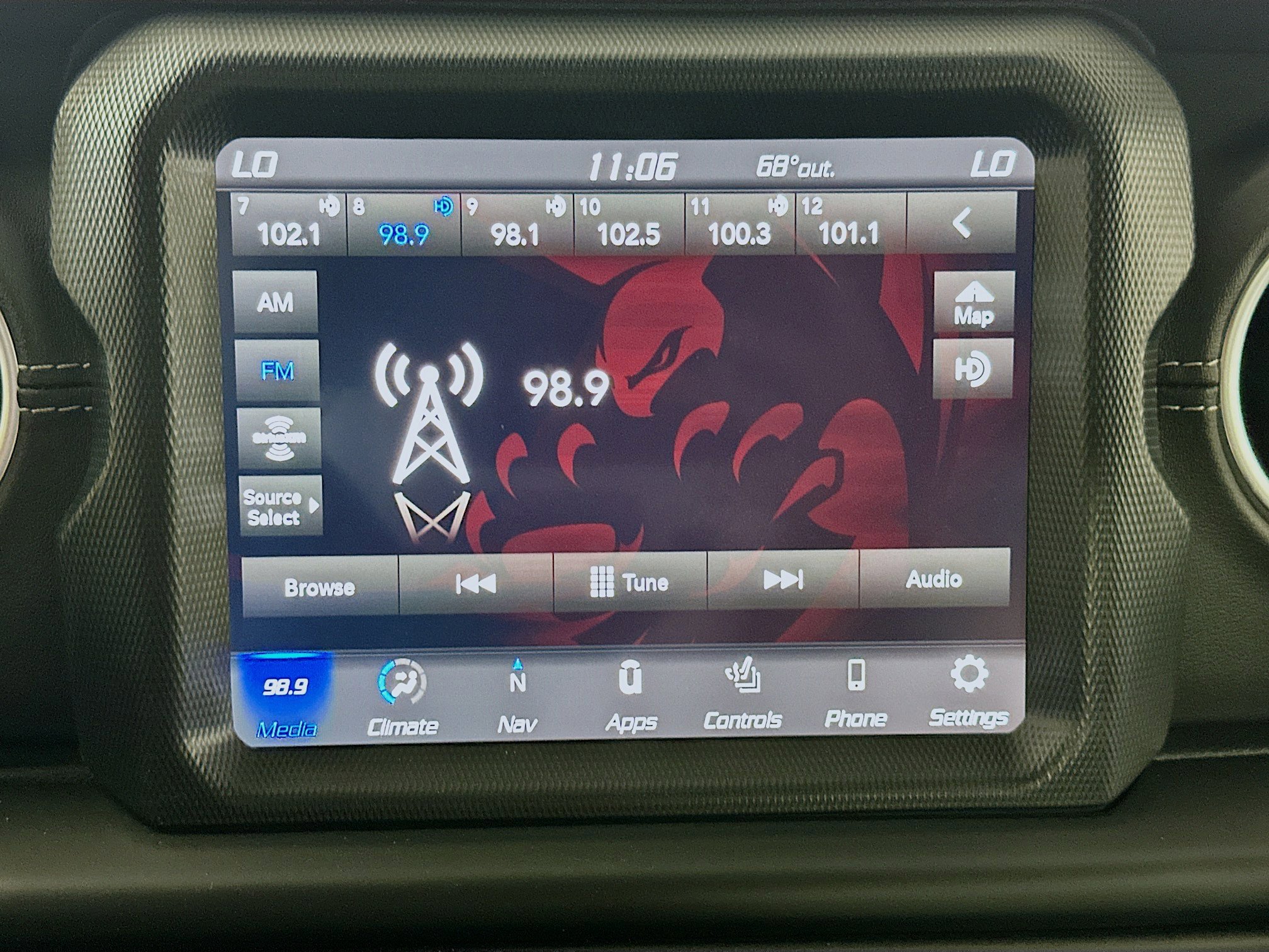 Used 2023 Jeep Wrangler Sahara w/ Cold Weather Group image 19