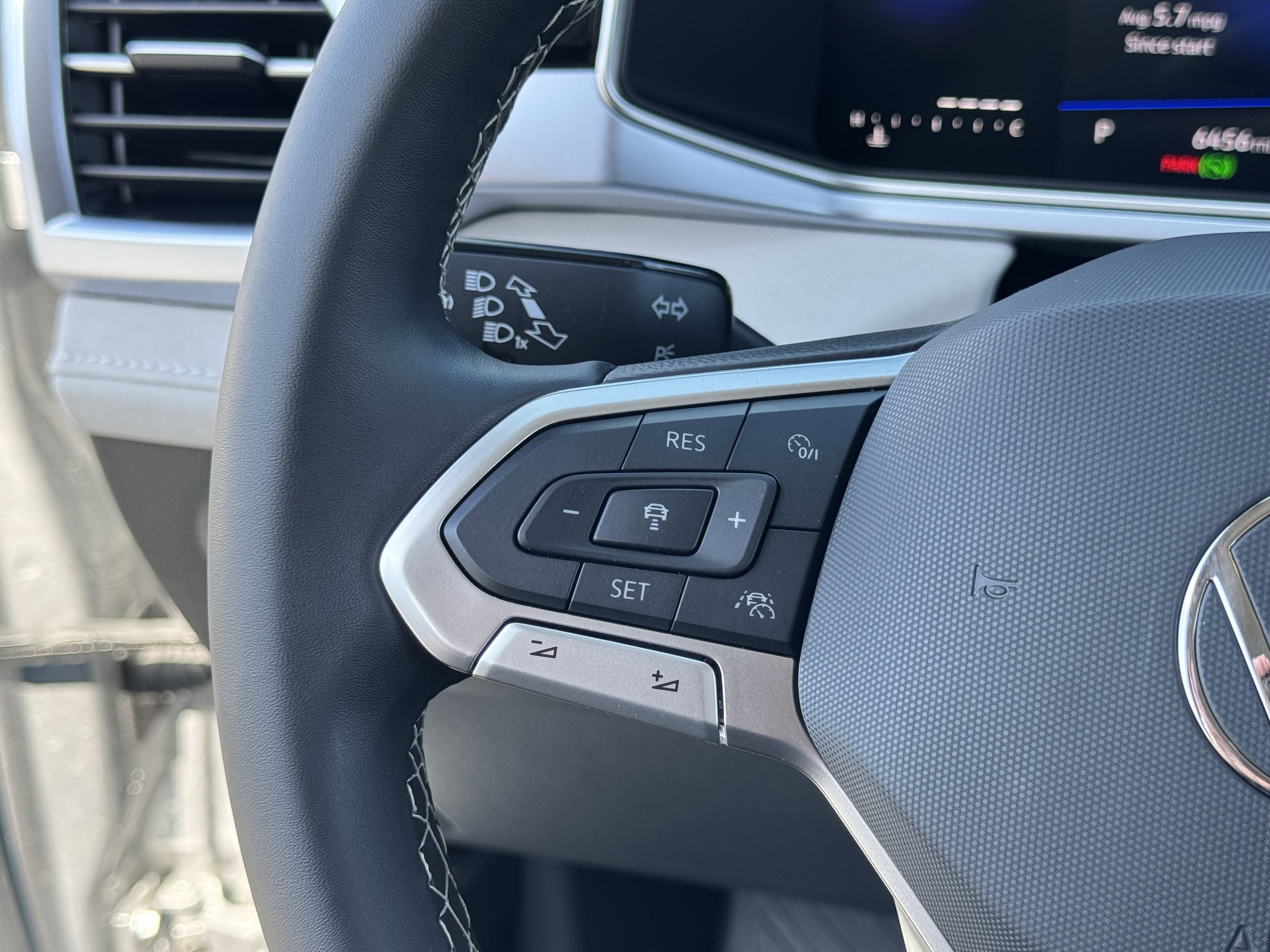 Used 2025 Volkswagen Taos SE image 21