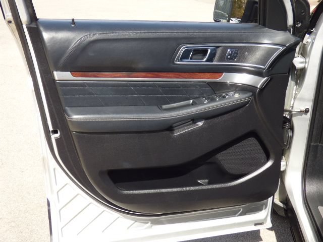 Used 2017 Ford Explorer Platinum AWD/4WD image 25