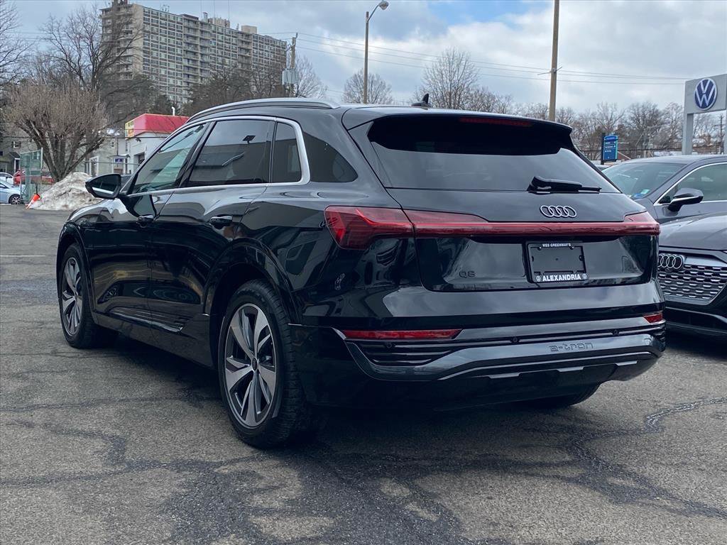 Used 2024 Audi Q8 e-tron Premium Plus w/ Premium Plus Package image 5