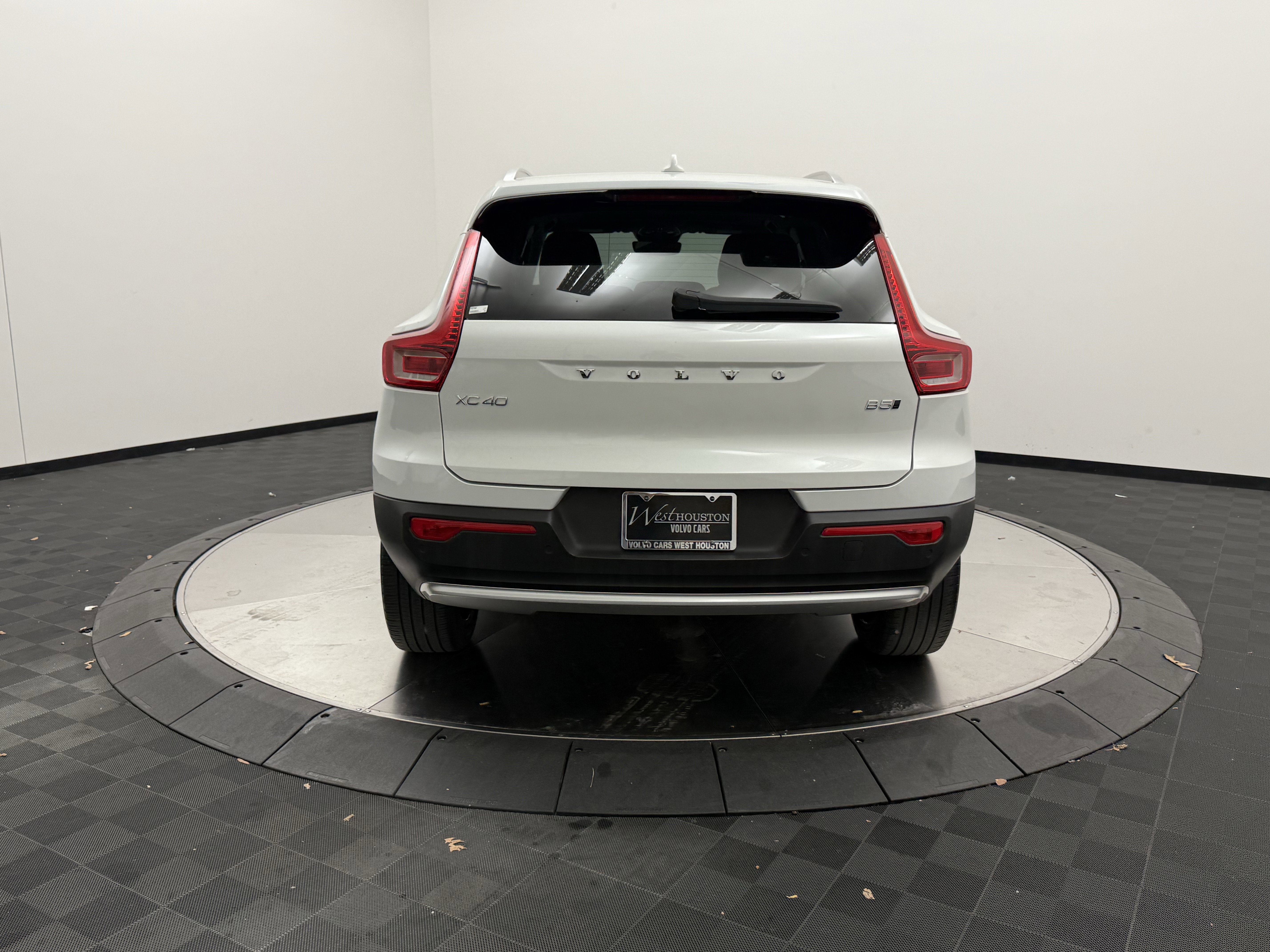 Certified 2023 Volvo XC40 B5 Plus w/ Driver Assist Package image 6