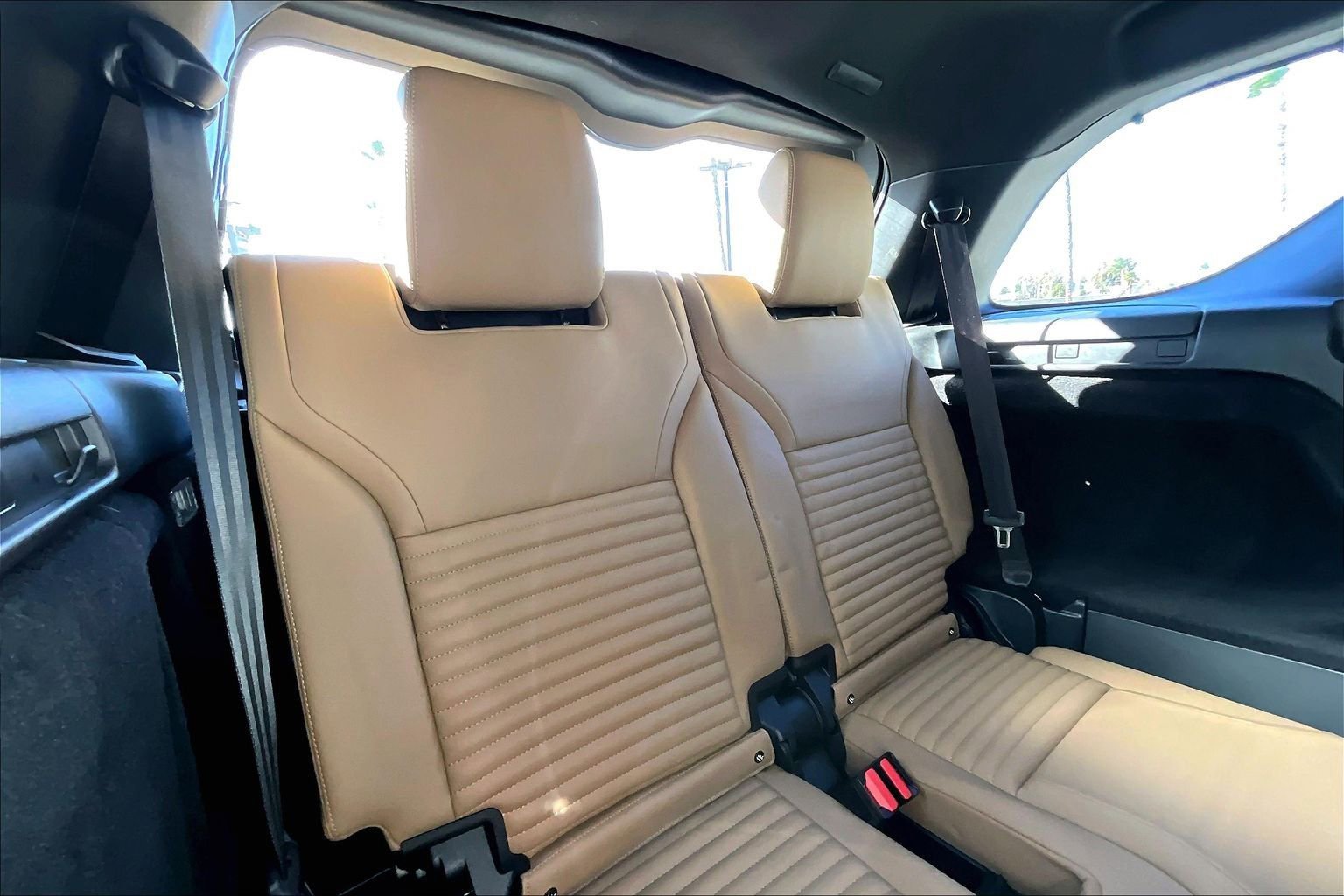 Used 2025 Land Rover Discovery Dynamic SE image 26